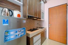 Minimalist and Comfy Studio Dave Apartment By Travelio