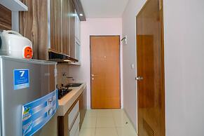 Minimalist and Comfy Studio Dave Apartment By Travelio