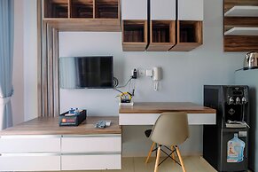 Minimalist and Comfy Studio Dave Apartment By Travelio