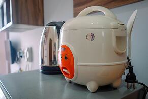 Minimalist and Comfy Studio Dave Apartment By Travelio