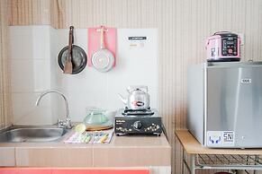 Stylish and Posh Studio Green Lake View Apartment By Travelio