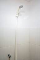 Stylish and Posh Studio Green Lake View Apartment By Travelio