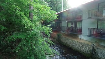 Bear Creek Inn