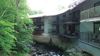 Bear Creek Inn