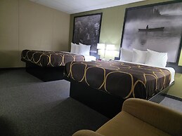 Super 8 by Wyndham Hearst ON