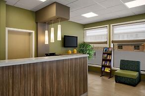 Super 8 by Wyndham Hearst ON