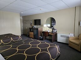 Super 8 by Wyndham Hearst ON