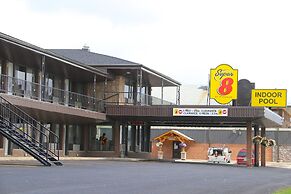 Super 8 by Wyndham Hearst ON