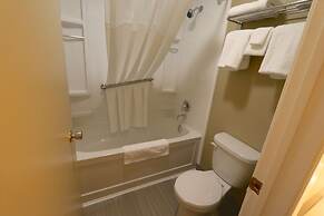 Super 8 by Wyndham Hearst ON