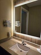 Super 8 by Wyndham Hearst ON