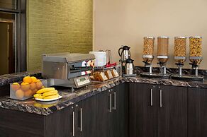 Super 8 by Wyndham Hearst ON