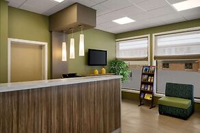 Super 8 by Wyndham Hearst ON