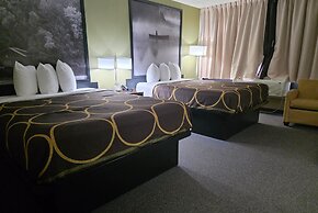Super 8 by Wyndham Hearst ON