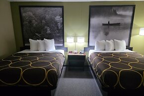 Super 8 by Wyndham Hearst ON