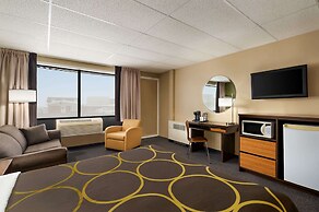 Super 8 by Wyndham Hearst ON