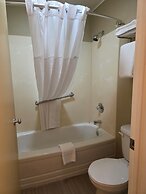 Super 8 by Wyndham Hearst ON