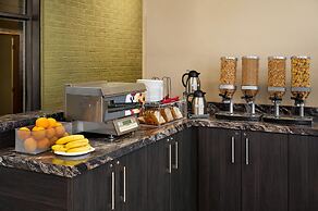 Super 8 by Wyndham Hearst ON
