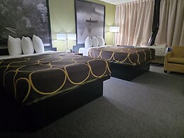 Super 8 by Wyndham Hearst ON