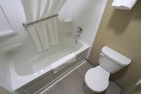 Super 8 by Wyndham Hearst ON