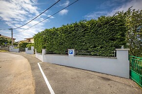 Terra Magica Deluxe Apartment OR Room with Private Parking, Terrace an