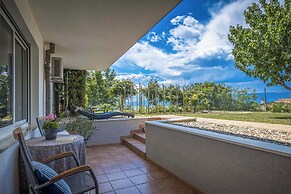 Terra Magica Deluxe Apartment OR Room with Private Parking, Terrace an