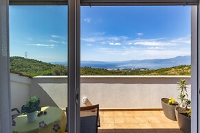 Terra Magica Deluxe Apartment OR Room with Private Parking, Terrace an