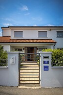 Terra Magica Deluxe Apartment OR Room with Private Parking, Terrace an