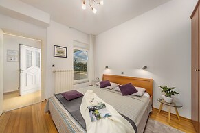 Terra Magica Deluxe Apartment OR Room with Private Parking, Terrace an