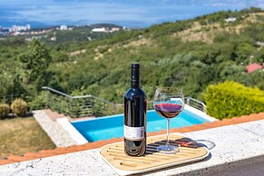 Terra Magica Deluxe Apartment OR Room with Private Parking, Terrace an