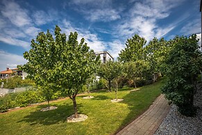 Terra Magica Deluxe Apartment OR Room with Private Parking, Terrace an