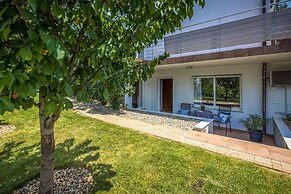 Terra Magica Deluxe Apartment OR Room with Private Parking, Terrace an