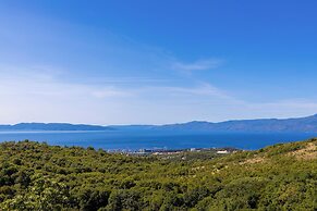 Terra Magica Deluxe Apartment OR Room with Private Parking, Terrace an