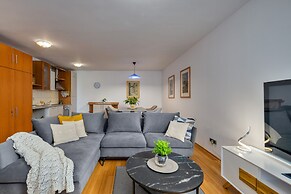 Terra Magica Deluxe Apartment OR Room with Private Parking, Terrace an