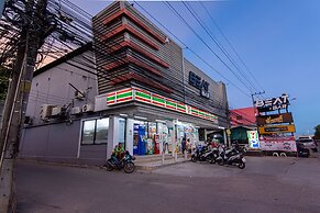 Brown Home Sattahip 19