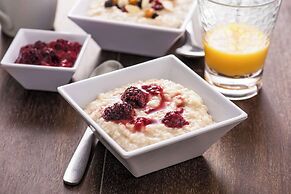 Hyatt Place Austin / Lake Travis / Four Points