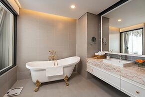 DeLaSea Ha Long Hotel