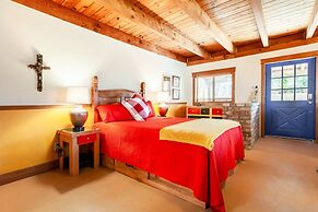 Casita Del Sol Charming Private Studio Studio Bedroom Cabin by RedAwni