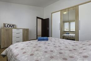 Comfort apartments with pool in Medulin