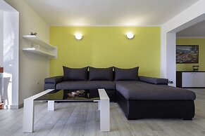 Comfort apartments with pool in Medulin