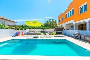 Comfort apartments with pool in Medulin