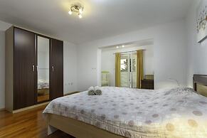 Comfort apartments with pool in Medulin