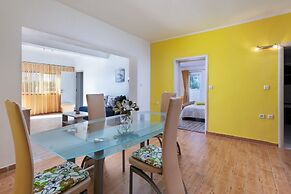 Comfort apartments with pool in Medulin