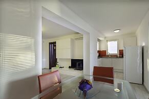 Comfort apartments with pool in Medulin