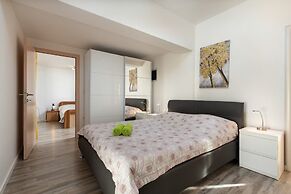 Comfort apartments with pool in Medulin