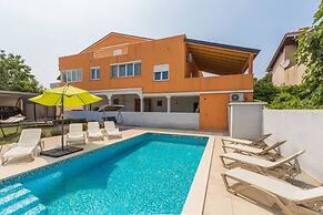 Comfort apartments with pool in Medulin