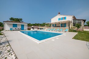 Villa Tanga near Rovinj with Pool