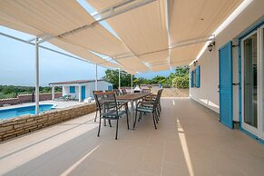 Villa Tanga near Rovinj with Pool