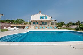 Villa Tanga near Rovinj with Pool