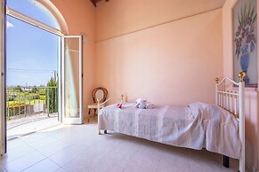Villa Clara few km from the sea