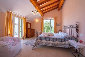 Villa Clara few km from the sea